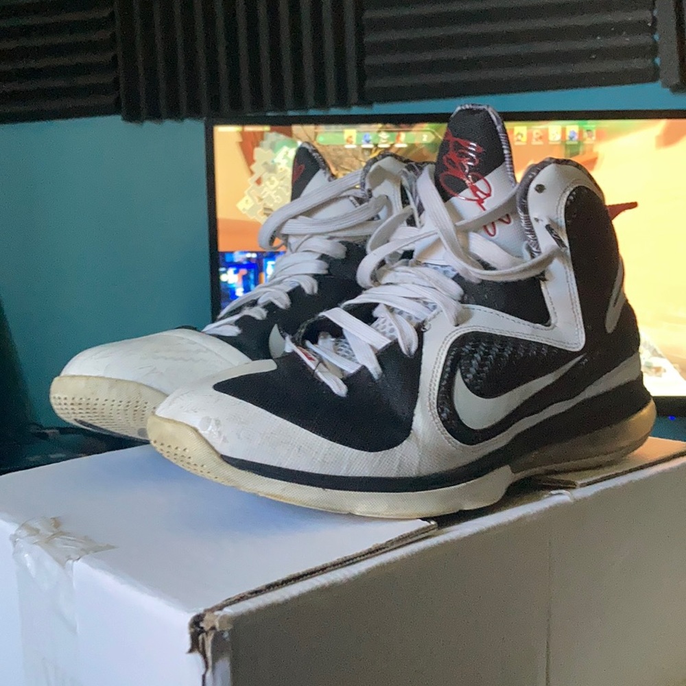 Nike LeBron 9 Freegum Freegums Size 10 Basketball